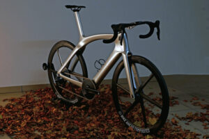 CarbonWorks-B1-frame-Baldiso-web-silver-design-roadbike-frame