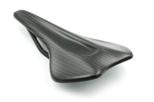 CarbonWorks-Saddle-gelu-goodview-3-raw-webseiteV2